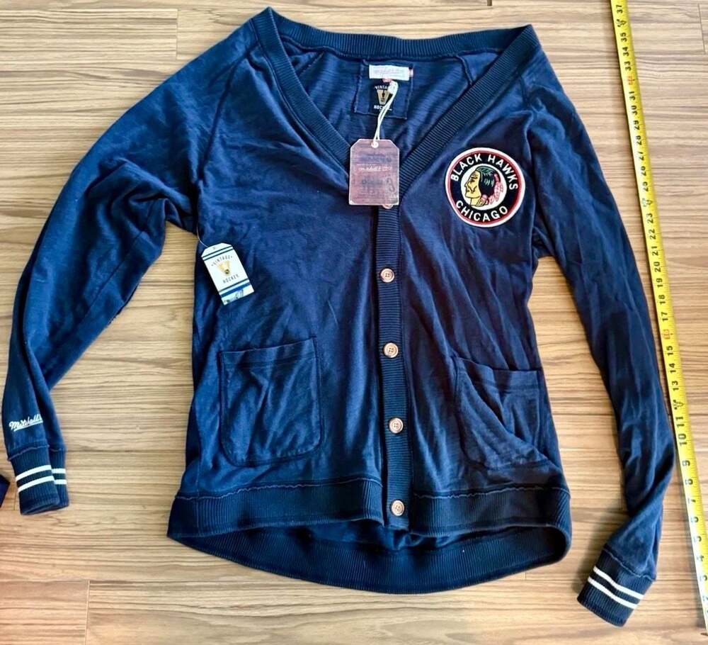 Mitchell & Ness Chicago Black Hawks Vintage Hockey Button-Front Cardigan Sweater